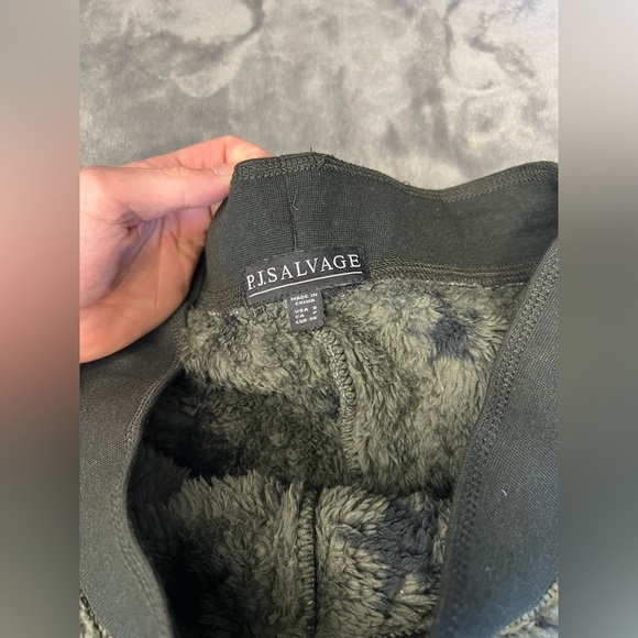 PJ Salvage Pajama Shorts Fuzzy Fleece Lounge Star Print in Olive, size S, NWT! - Picture 6 of 9